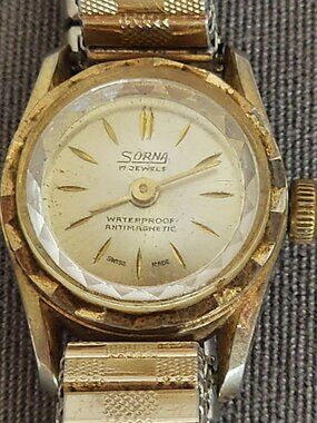 Sorna 17 Jewel Gold and Silver Plate Antimagnetic Waterproof Flex SS Back Watch